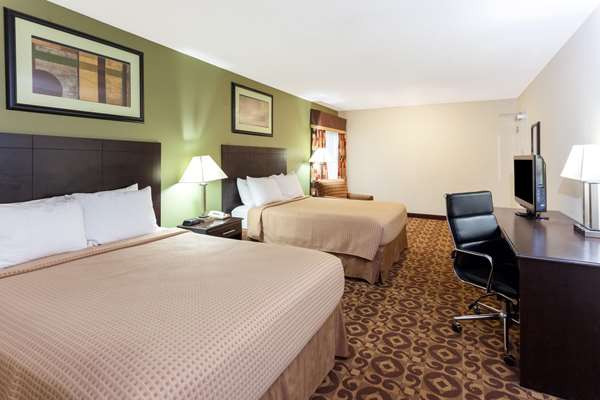 Suite - Super 8 Motel Downtown Decatur