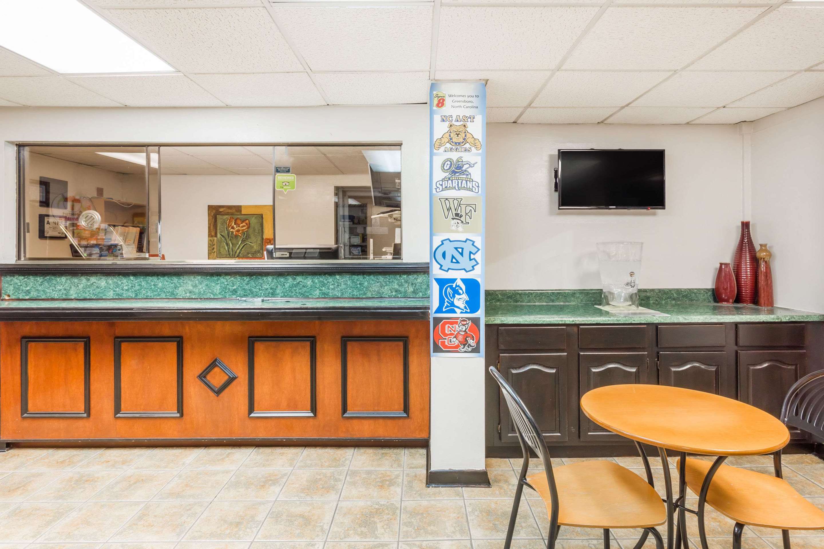 Lobby | Super 8 by Wyndham Greensboro