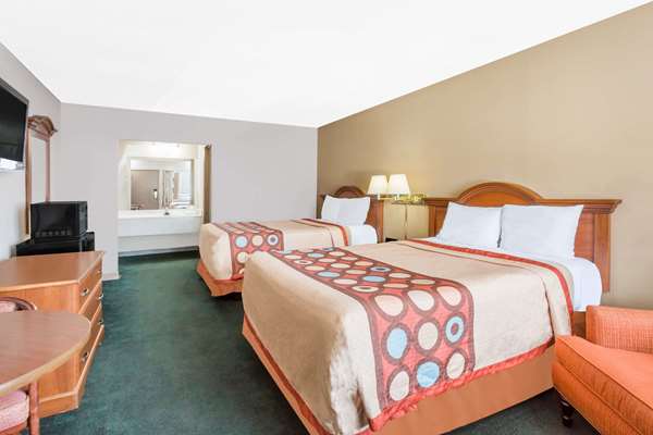  - Super 8 Motel Greensboro - I-40, Exit 221