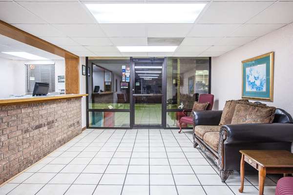  - Super 8 Motel Clinton