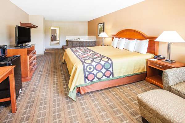  - Super 8 Motel Clinton