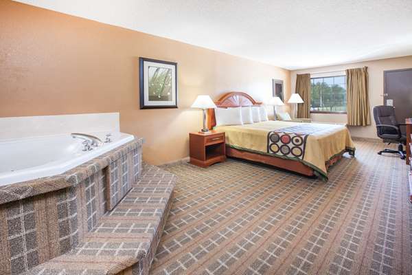  - Super 8 Motel Clinton