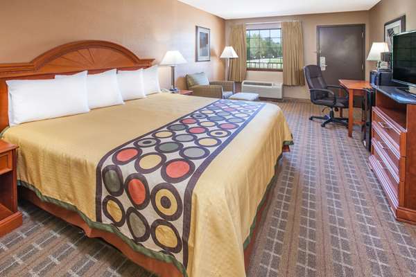  - Super 8 Motel Clinton