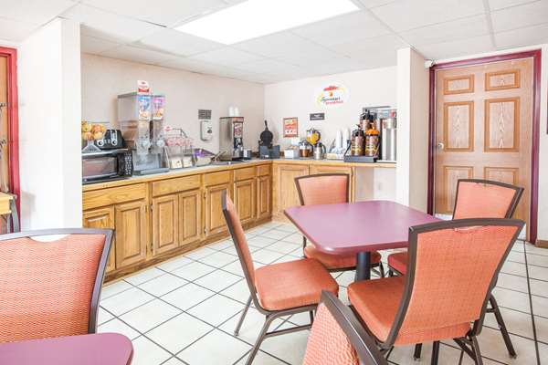  - Super 8 Motel Clinton