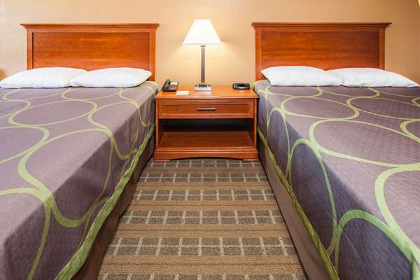  - Super 8 Motel Clinton