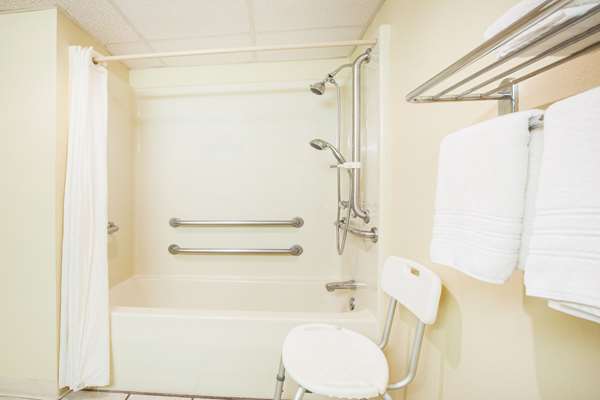  - Super 8 Motel Clinton