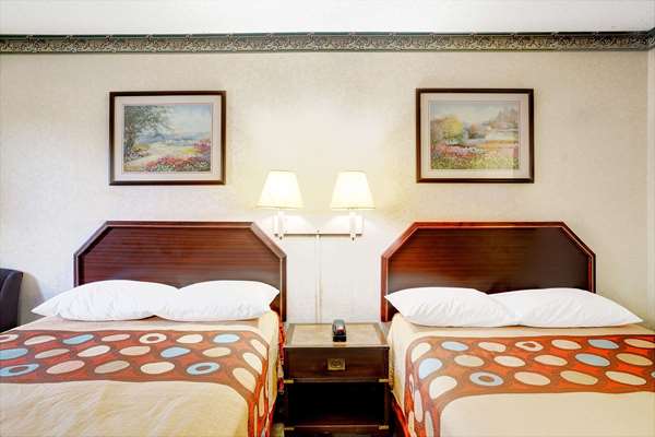  - Super 8 Motel Griffin