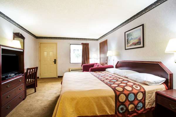  - Super 8 Motel Griffin