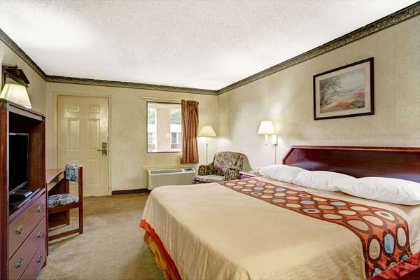  - Super 8 Motel Griffin