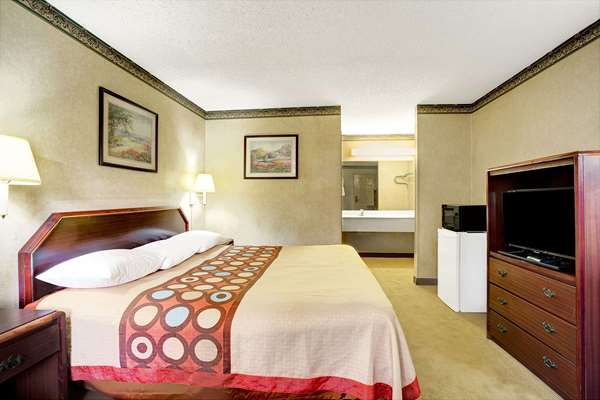  - Super 8 Motel Griffin