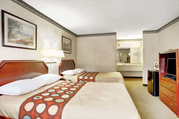  - Super 8 Motel Griffin