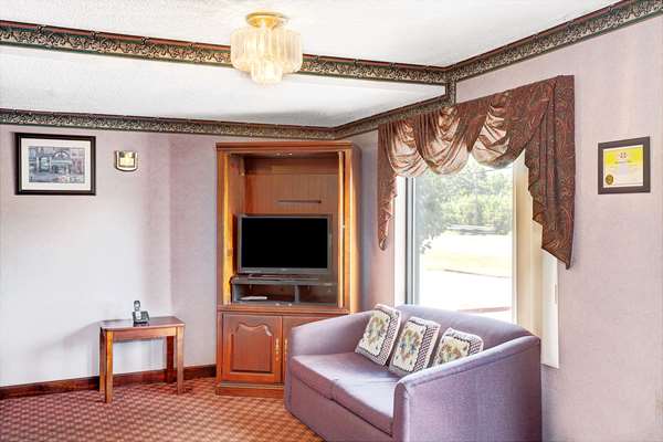  - Super 8 Motel Griffin