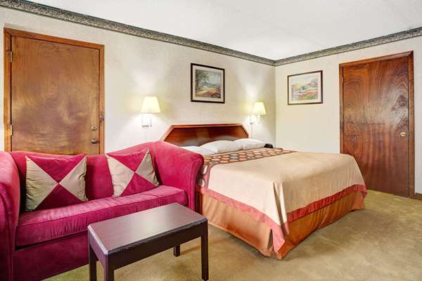  - Super 8 Motel Griffin