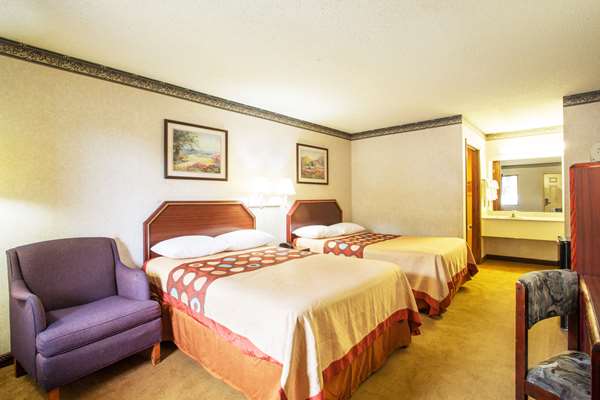  - Super 8 Motel Griffin