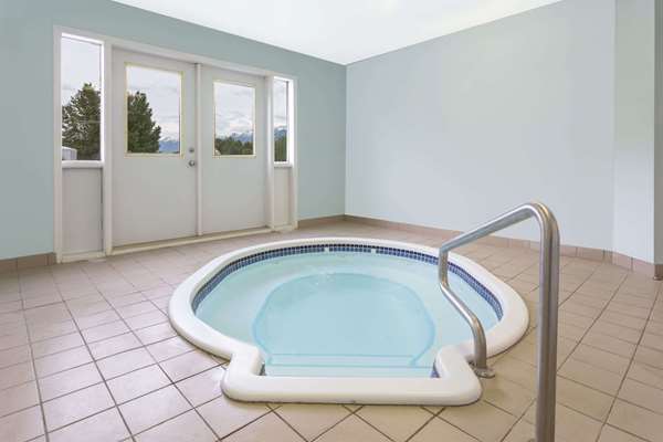 Pool - Super 8 Hotel Golden