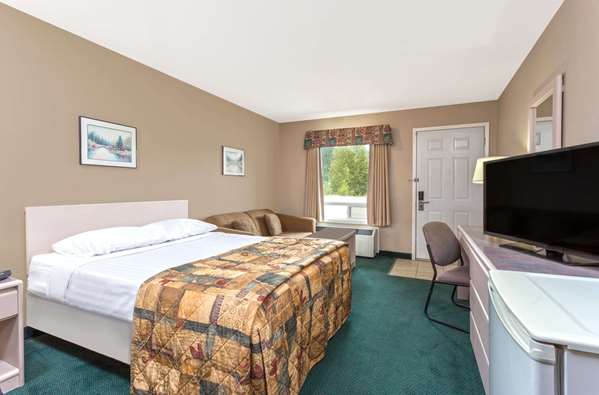  - Super 8 Hotel Golden