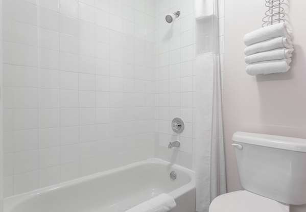  - Super 8 Hotel Golden