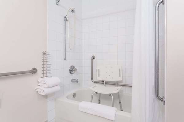  - Super 8 Hotel Golden