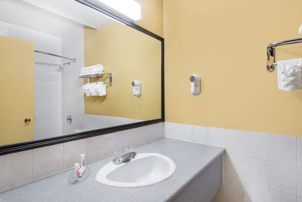  - Super 8 Motel Thunder Bay