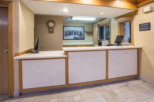  - Super 8 Hotel Remington - I-65, Exit 201