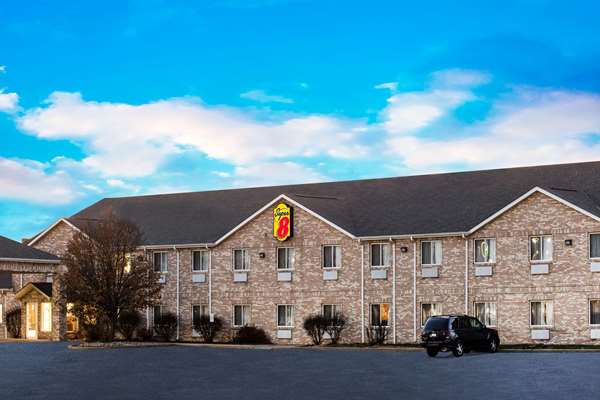 Exterior view - Super 8 Hotel Remington - I-65, Exit 201