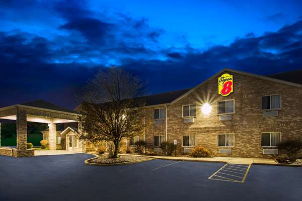 Exterior view - Super 8 Hotel Remington - I-65, Exit 201