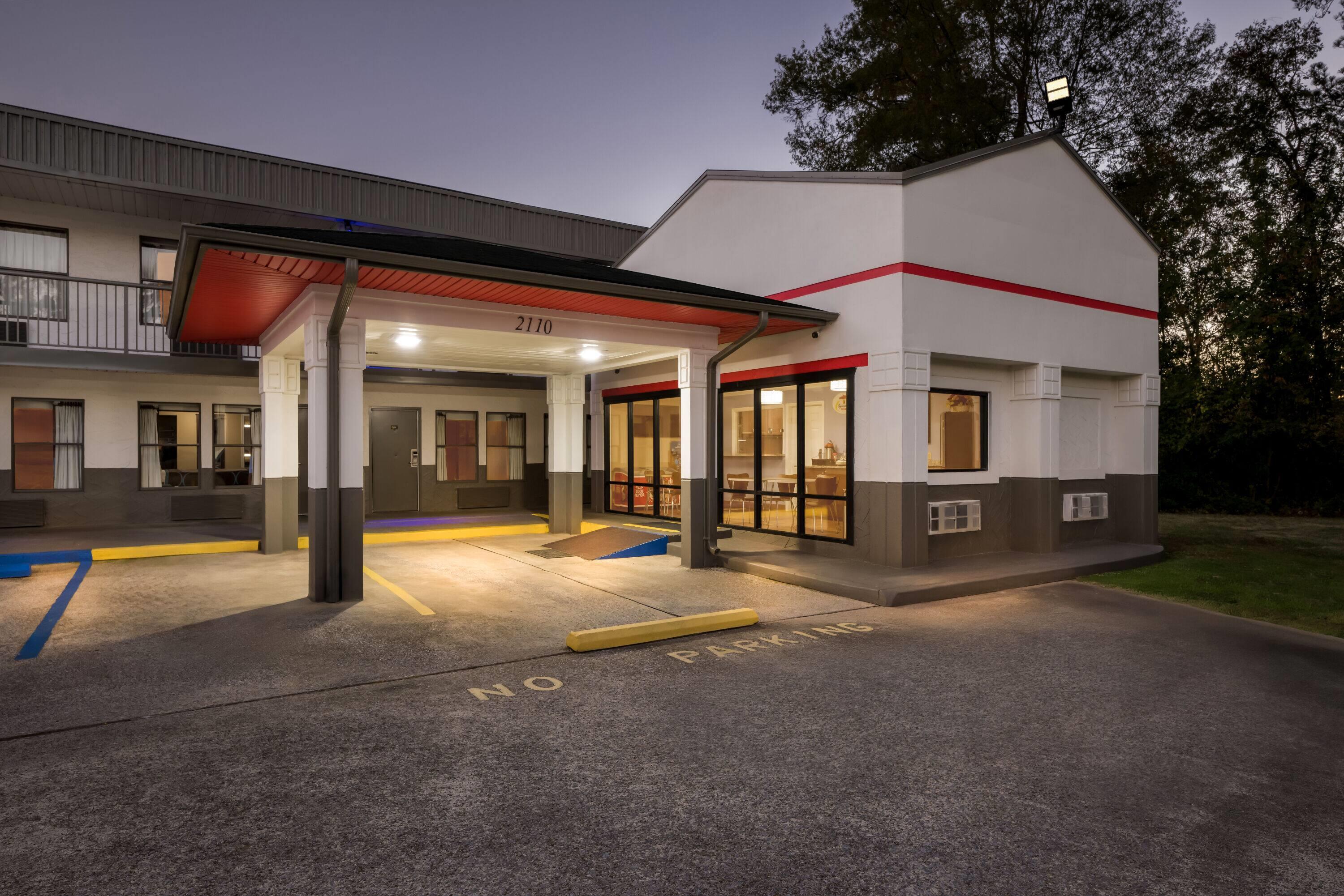 Exterior | Super 8 by Wyndham Gadsden AL
