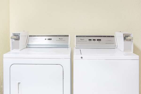 Amenities - Super 8 Motel Mobile - I-65, Exit 5B