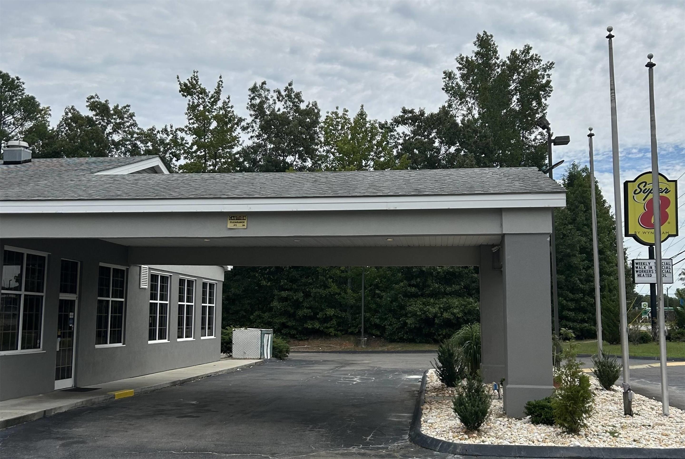 Exterior | Super 8 by Wyndham Fayetteville