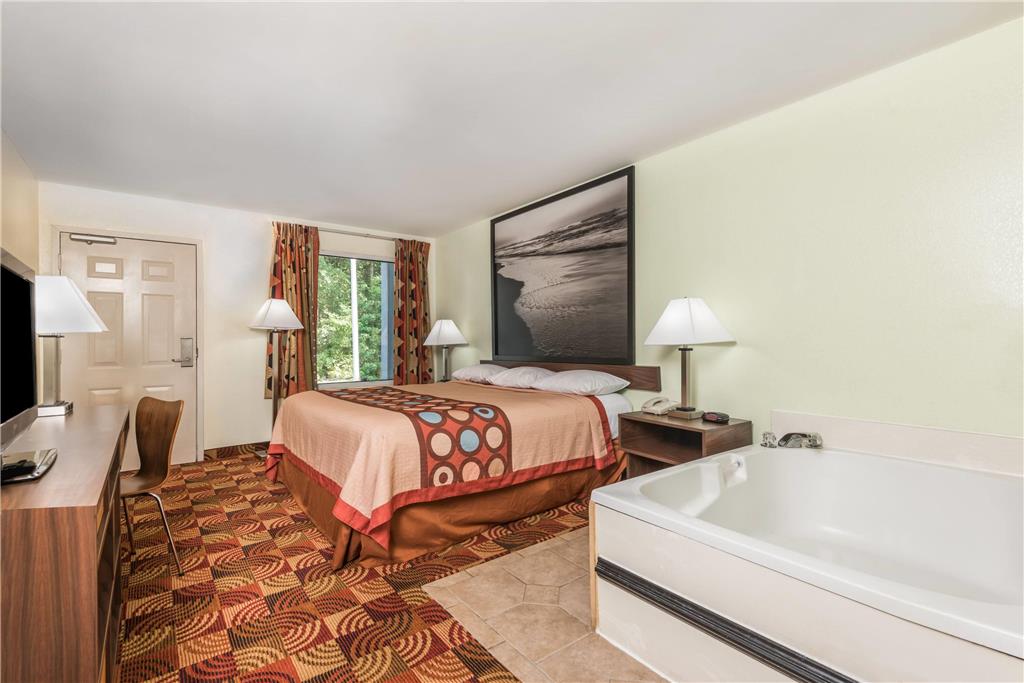 SUPER 8 FAYETTEVILLE-guestroom-Guest Room,Suite,On-Site.jpg