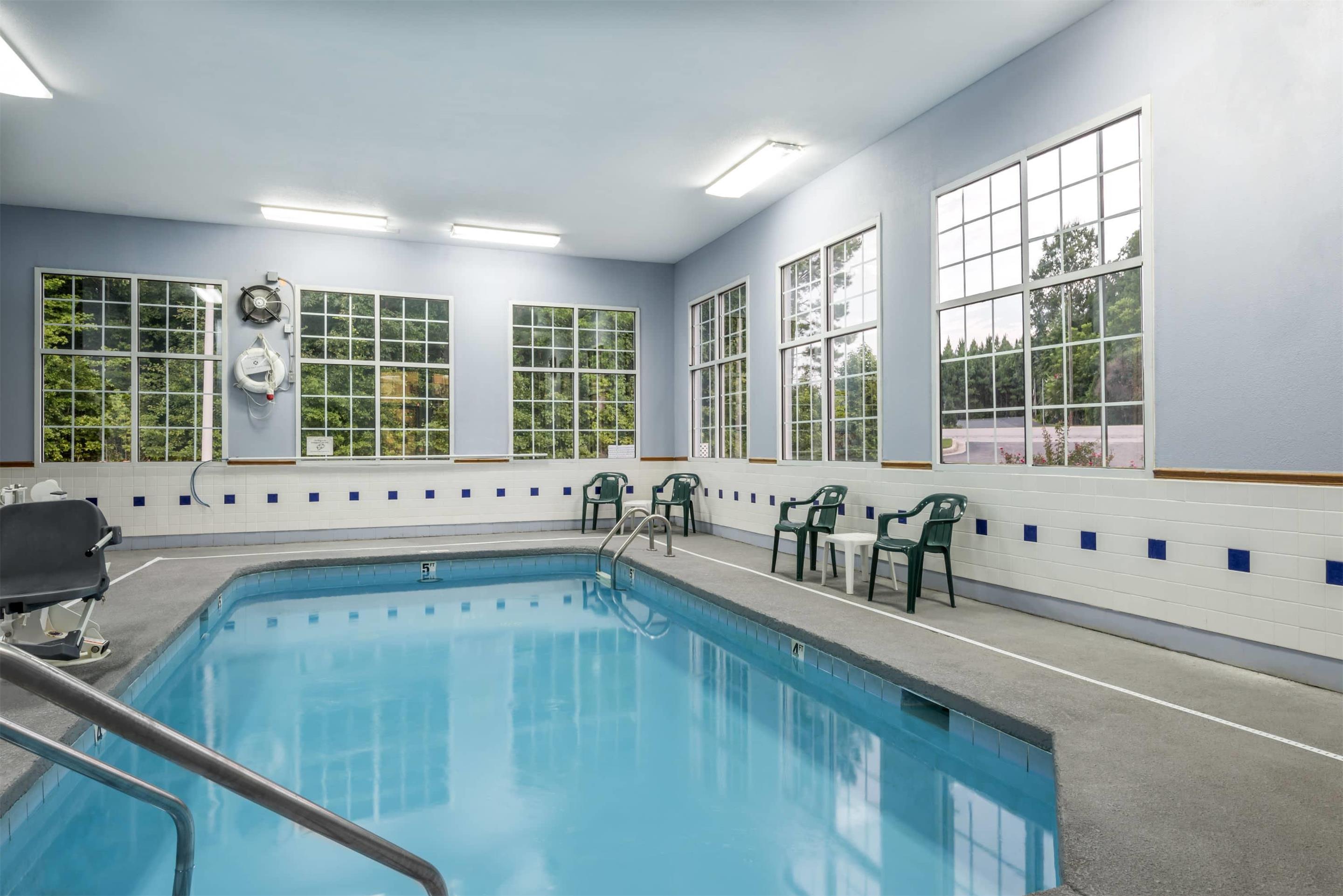 Pool | Super 8 by Wyndham Fayetteville