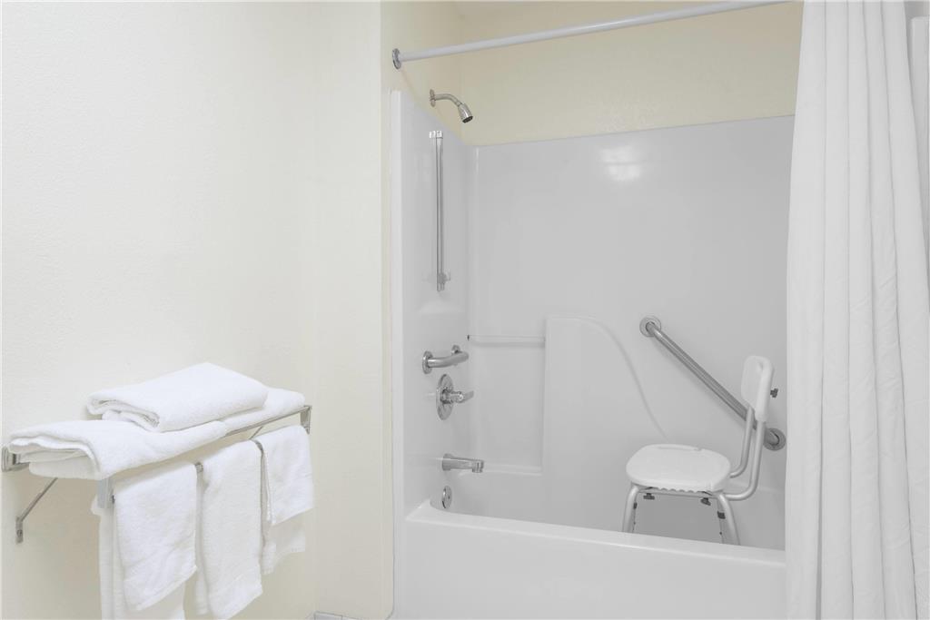 SUPER 8 FAYETTEVILLE-guestroom-Guest Room,Bathroom,On-Site.jpg