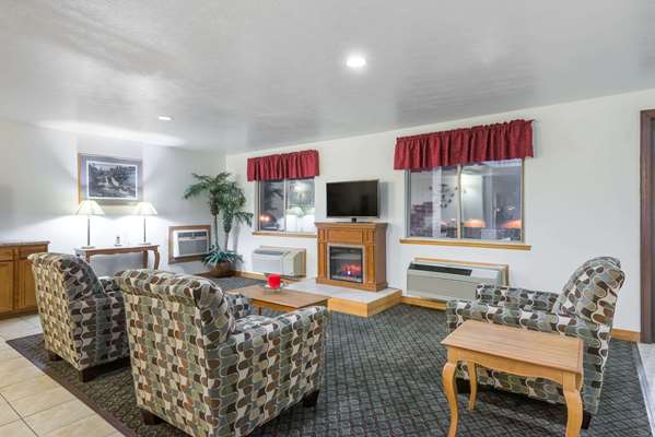  - Super 8 Hotel Fairmont - I-79, Exit 133