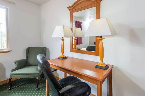 Pool - Super 8 Hotel Fairmont - I-79, Exit 133