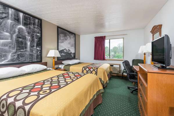  - Super 8 Hotel Fairmont - I-79, Exit 133