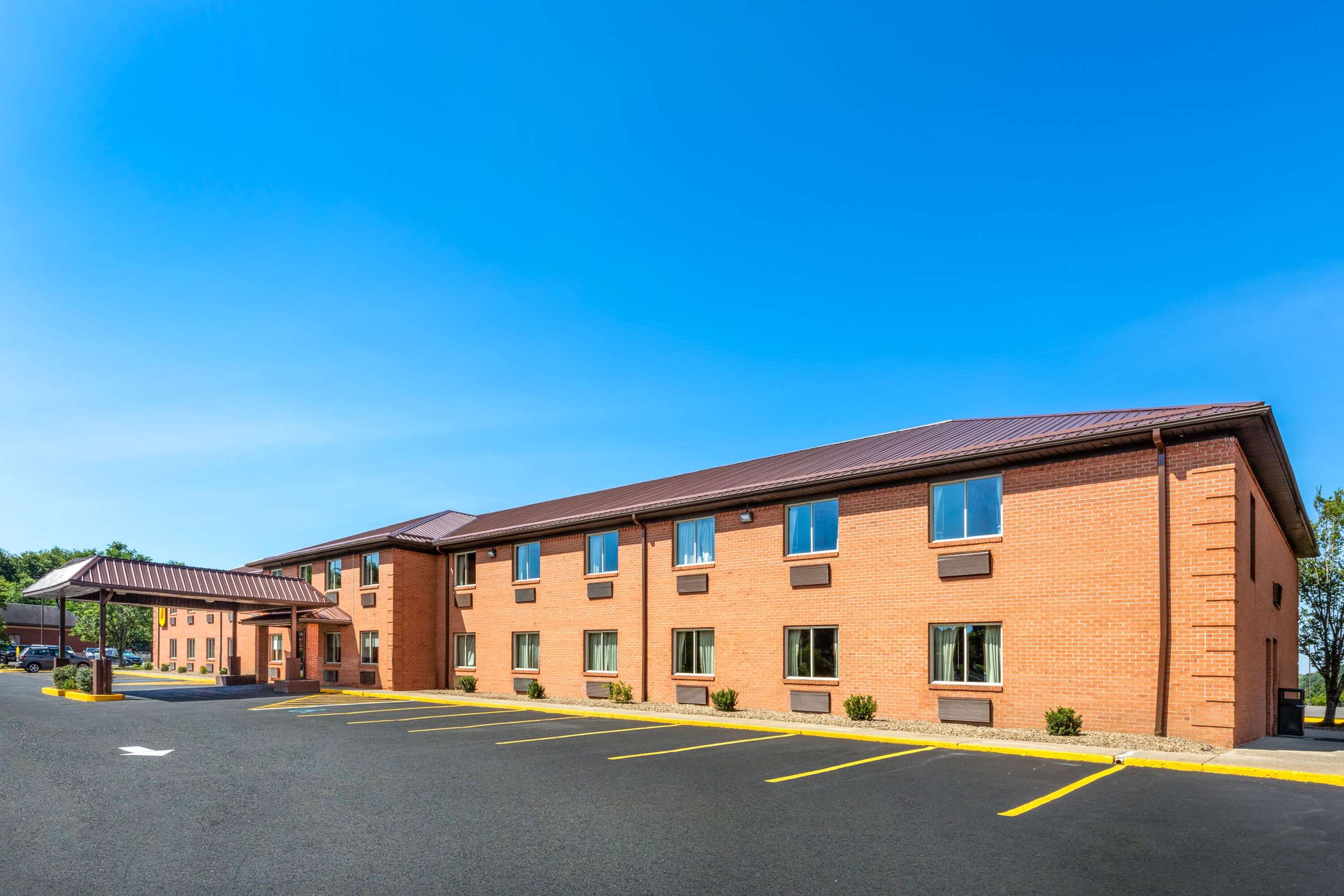 Exterior | Super 8 by Wyndham Fairmont