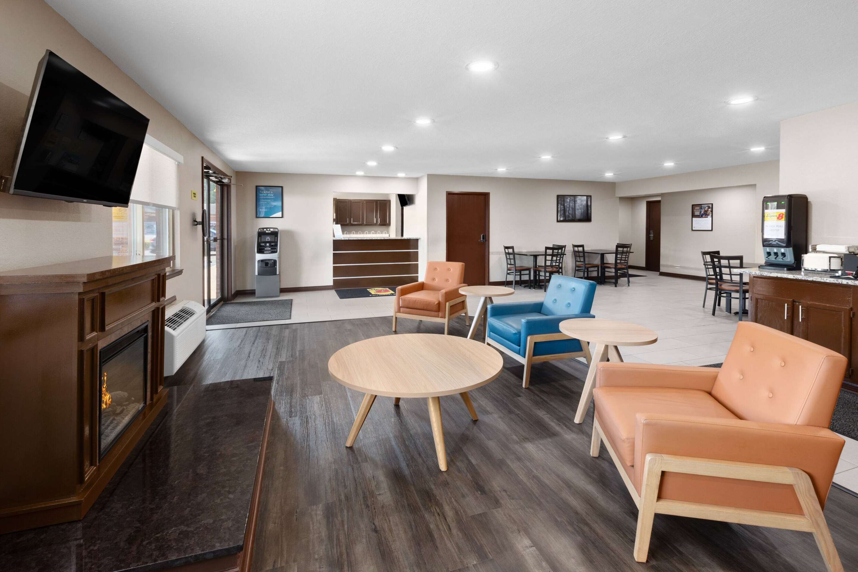 Lobby | Super 8 by Wyndham Fairmont