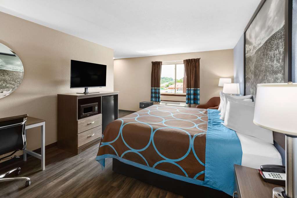 SUPER 8 BY WYNDHAM FAIRMONT-guestroom-Guest Room,Suite,On-Site.jpg