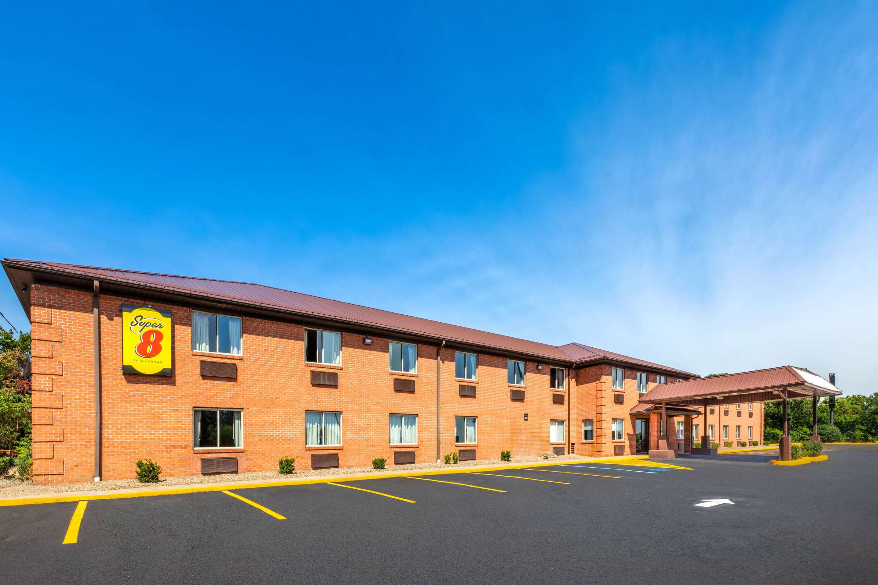 Exterior | Super 8 by Wyndham Fairmont