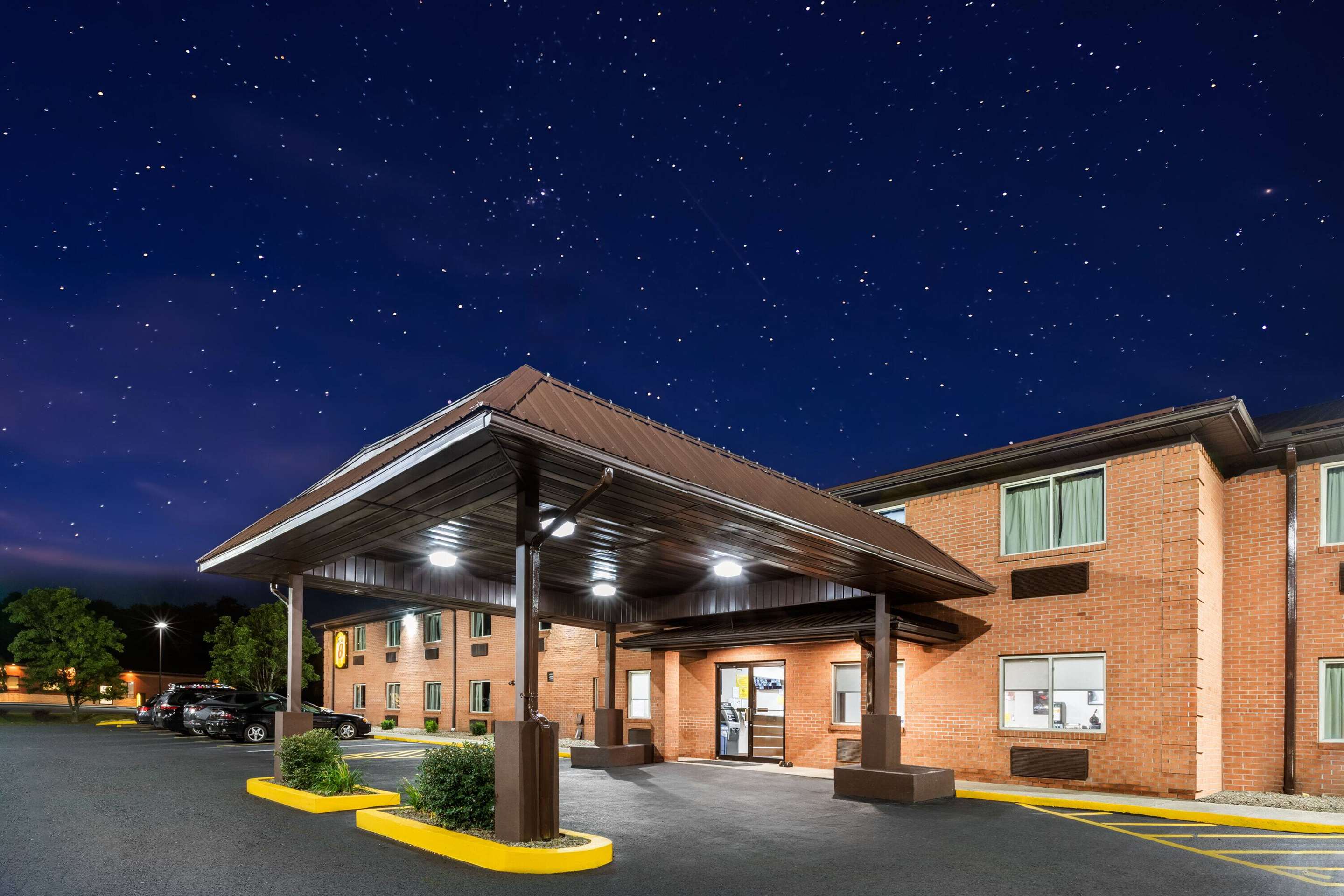 Exterior | Super 8 by Wyndham Fairmont