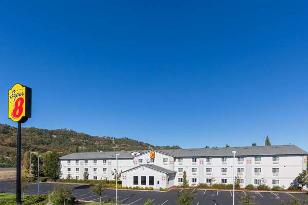 Exterior view - Super 8 Hotel Roseburg - I-5, Exit 127