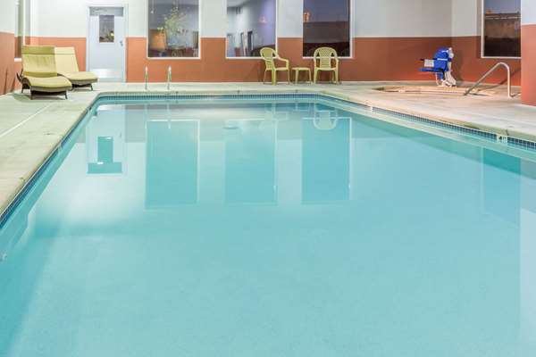 Pool - Super 8 Hotel Roseburg - I-5, Exit 127