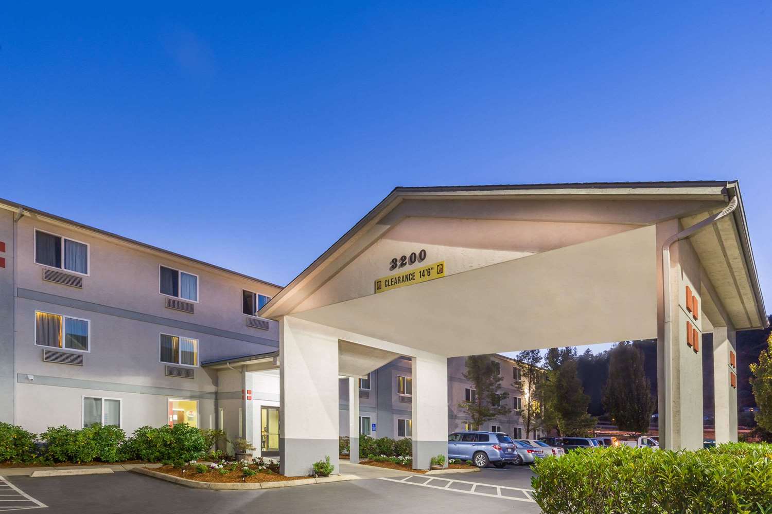 Super 8 Hotel Roseburg I5, Exit 127, OR See Discounts
