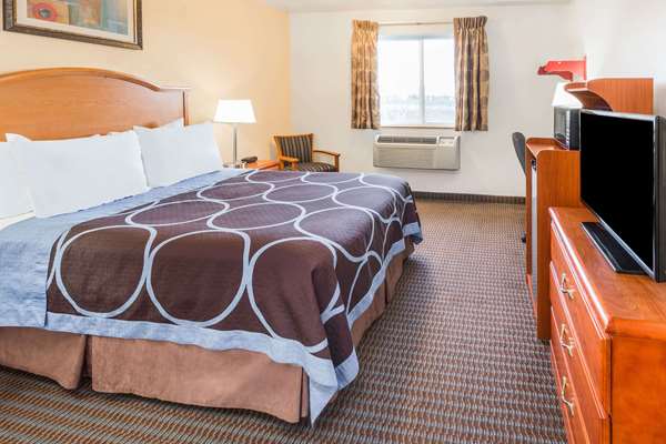  - Super 8 Hotel Roseburg - I-5, Exit 127