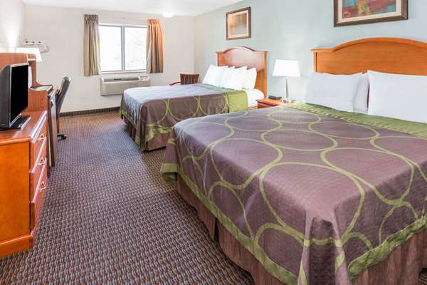  - Super 8 Hotel Roseburg - I-5, Exit 127