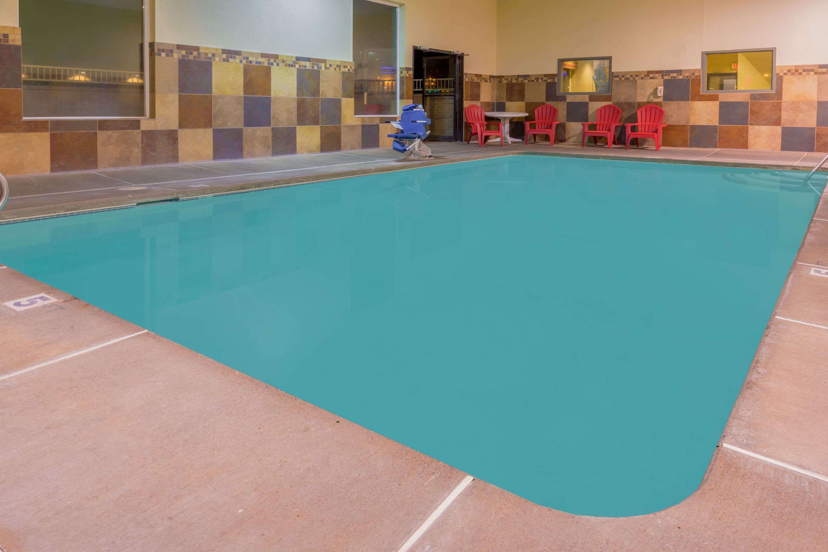 Pool | Super 8 by Wyndham Woodburn