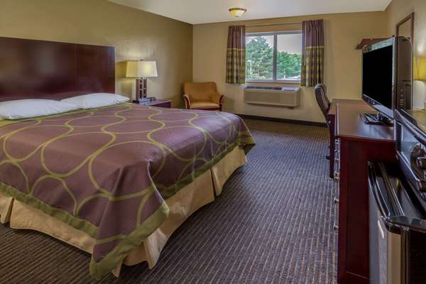  - Super 8 Hotel Woodburn - I-5, Exit 271