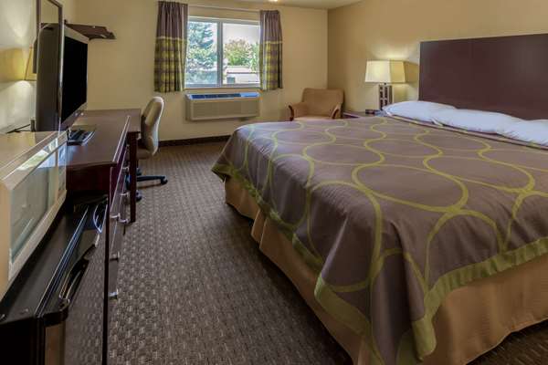  - Super 8 Hotel Woodburn - I-5, Exit 271