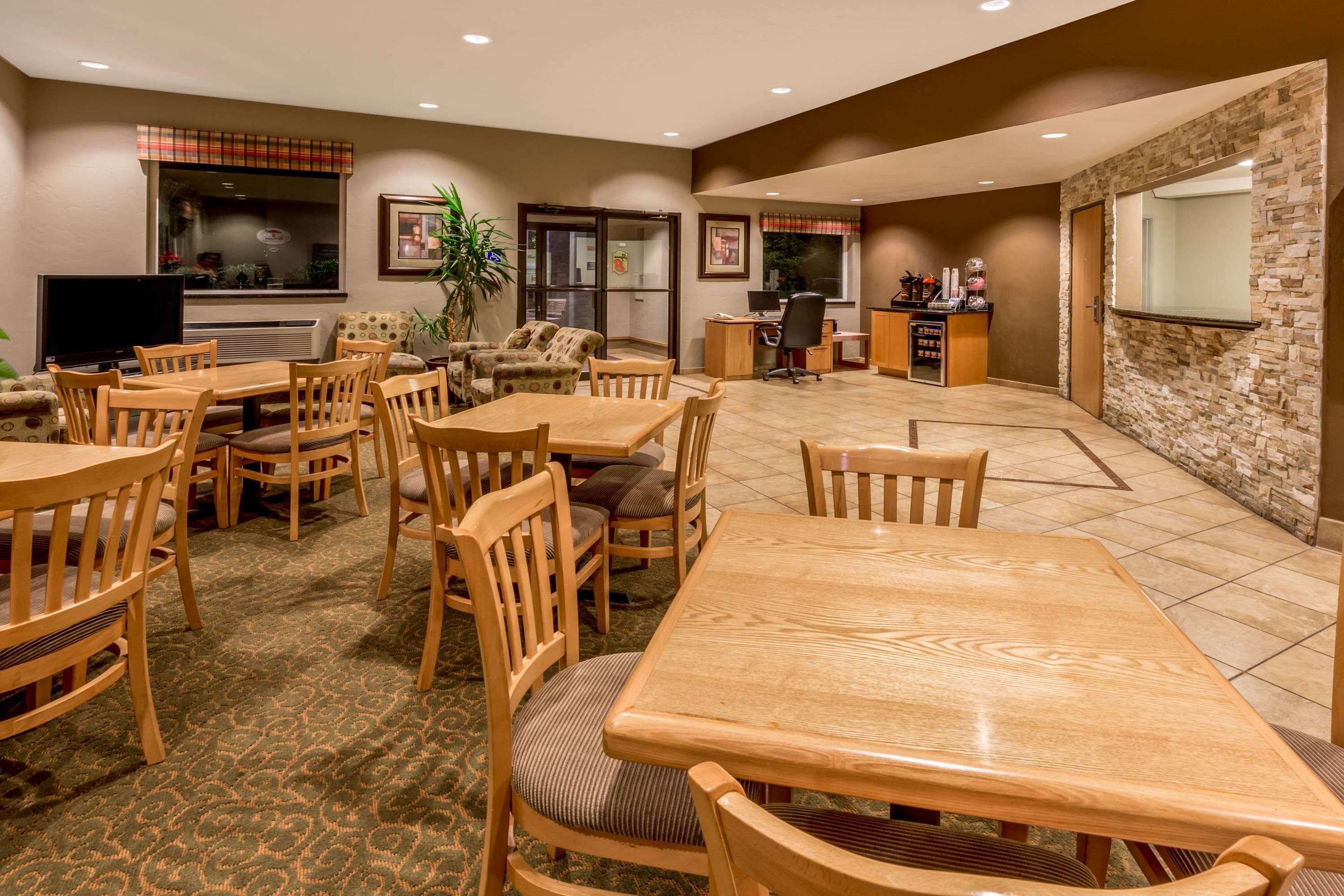 Lobby | Super 8 by Wyndham Woodburn