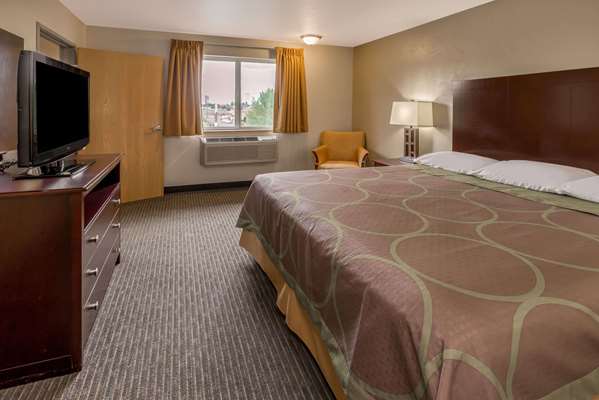  - Super 8 Hotel Woodburn - I-5, Exit 271